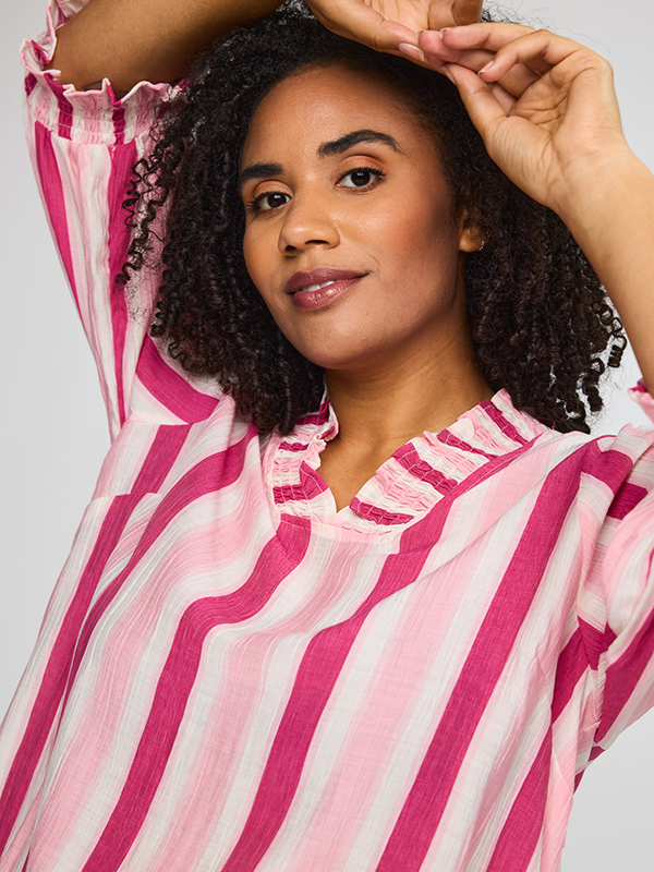 SFEODORA - Plus Size Bluse fra Studio