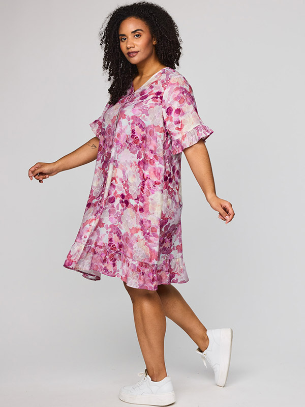 SJETTE - Plus Size Kjole fra Studio