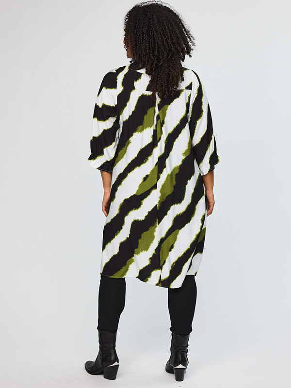 SELMA - Plus Size Kjole fra Studio