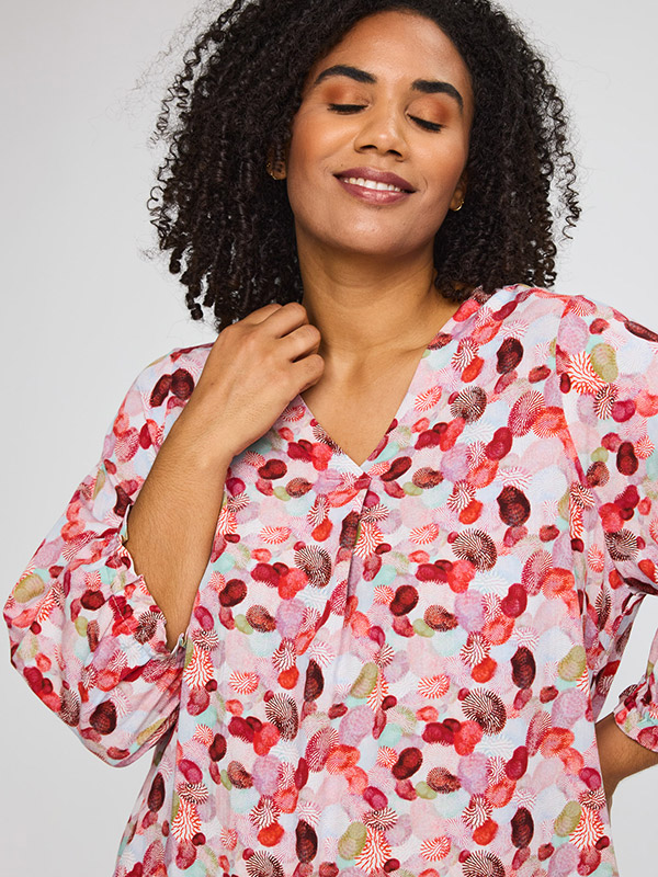 SJUSTINA - Plus Size Bluse fra Studio