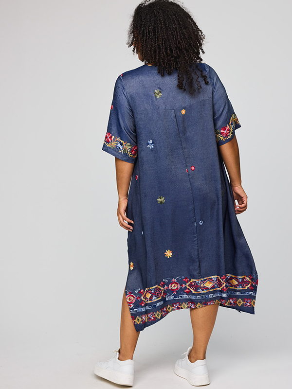 SNOELLA - Plus Size Kjole fra Studio