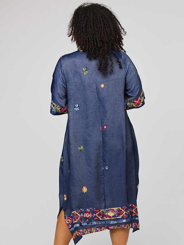 SNOELLA - Plus Size Kjole fra Studio