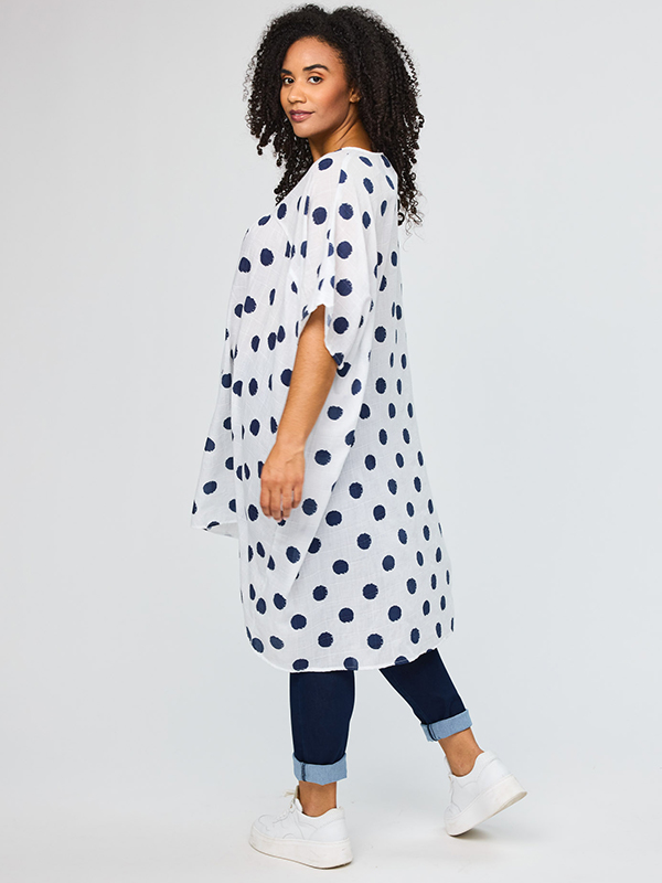 SJANITA - Plus Size Kjole fra Studio