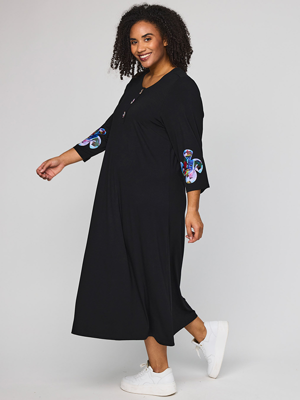 SZOLA - Plus Size Kjole fra Studio