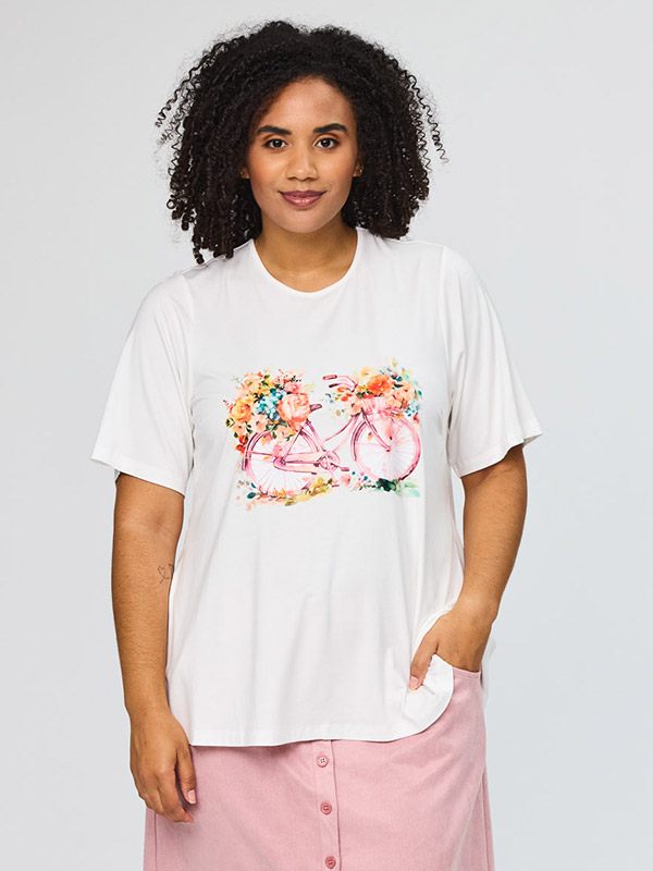 SBELLA - Plus Size T-shirt fra Studio