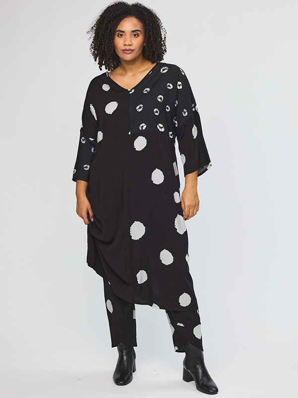 SSILJA - Plus Size Kjole fra Studio