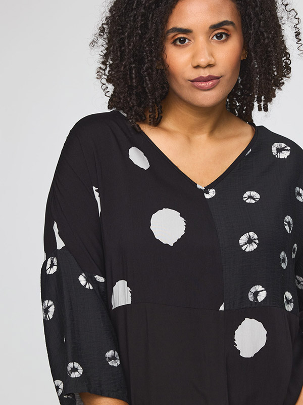 SSILJA - Plus Size Kjole fra Studio