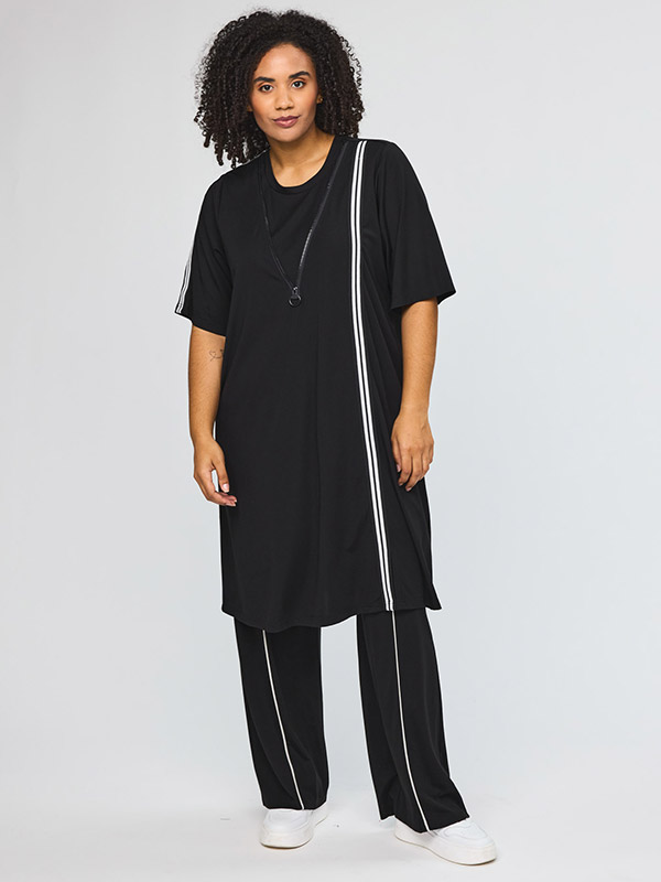 SFENJA - Plus Size Kjole fra Studio