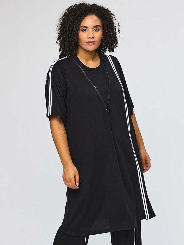 SFENJA - Plus Size Kjole fra Studio