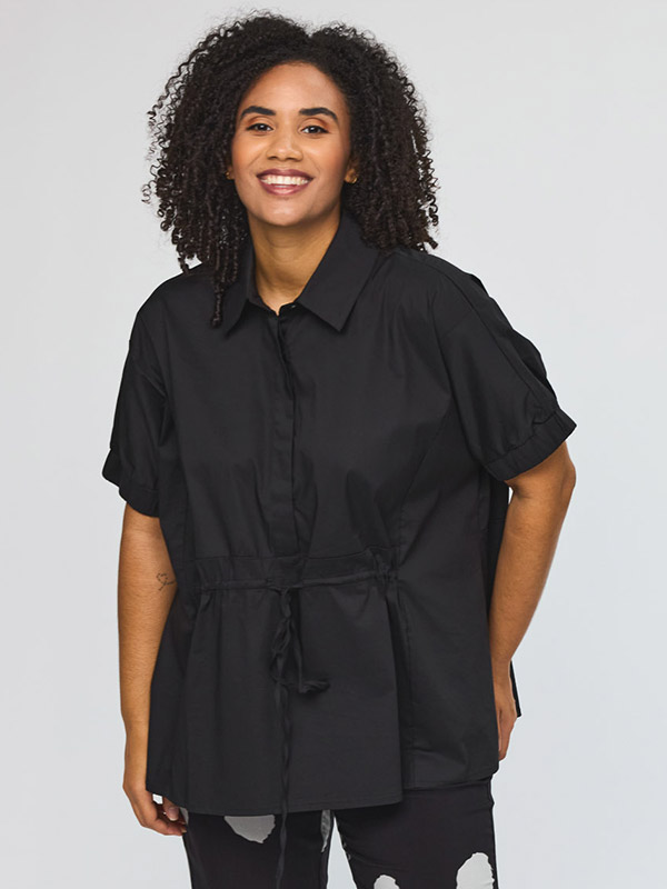 SVILDE - Plus Size Bluse fra Studio