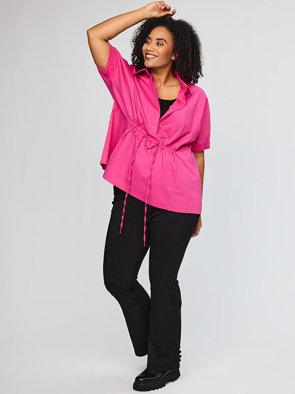SVILDE - Plus Size Bluse fra Studio