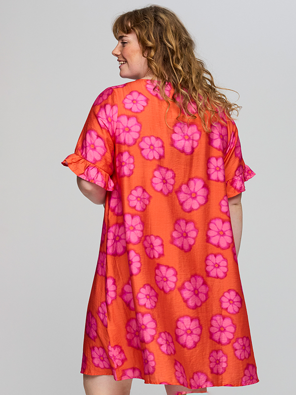 SADA - Plus Size Kjole fra Studio