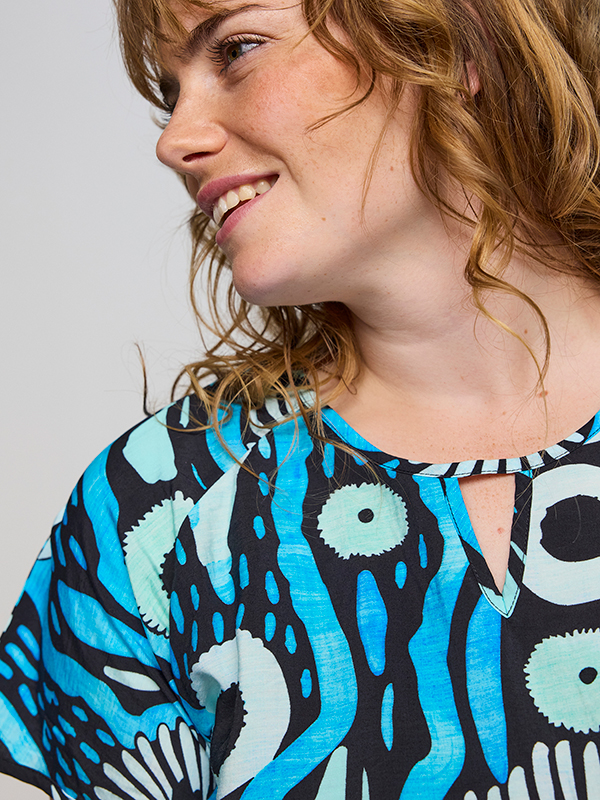 SCAMILLA - Plus Size Bluse fra Studio