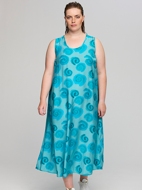 SIDUN - Plus Size Kjole fra Studio