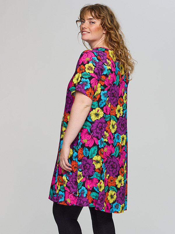 SBIRGITTE - Plus Size Kjole fra Studio