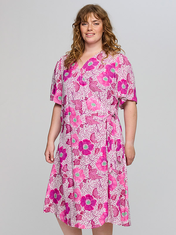 SALBA - Plus Size Kjole fra Studio
