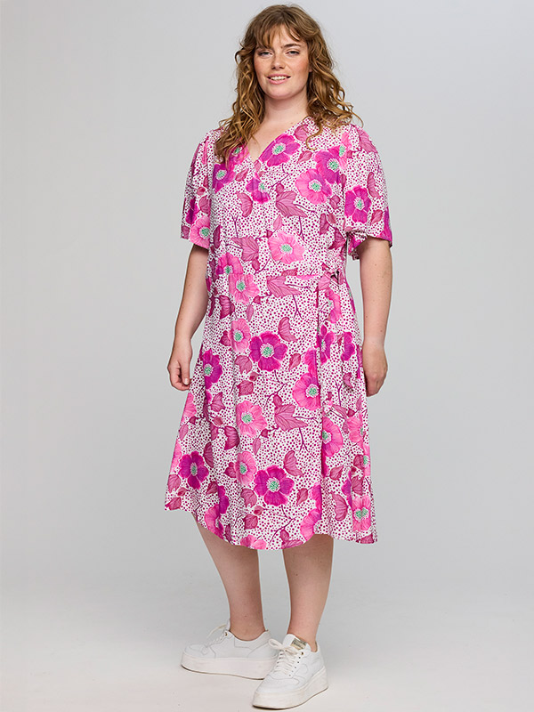 SALBA - Plus Size Kjole fra Studio