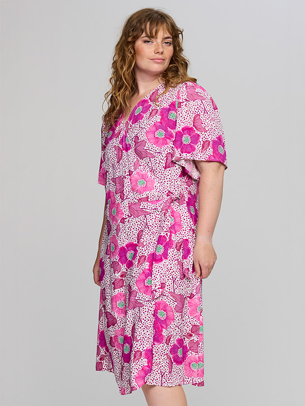 SALBA - Plus Size Kjole fra Studio