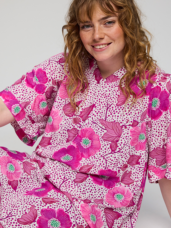 SALESSIA - Plus Size Kjole fra Studio