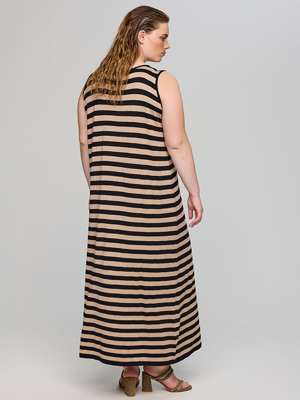 SDOLLY - Plus Size Kjole fra Studio