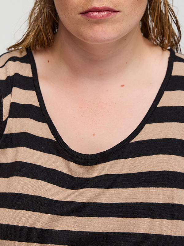 SDOLLY - Plus Size Kjole fra Studio