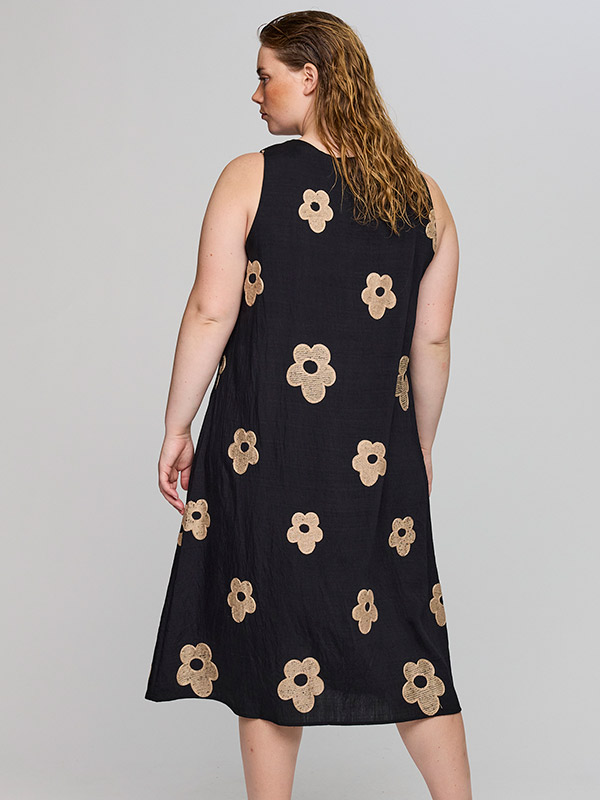 SANASTASIA - Plus Size Kjole fra Studio