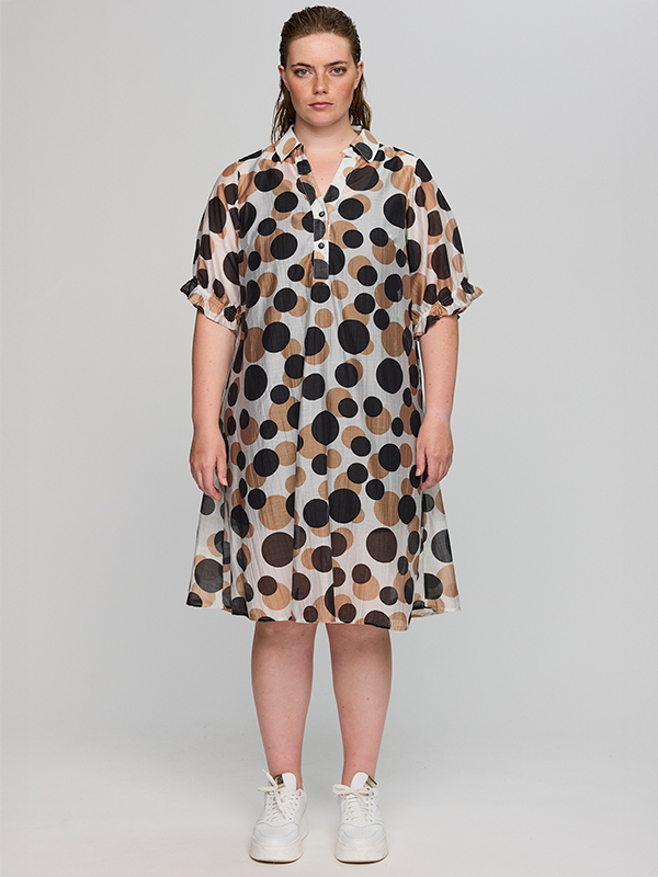 SGUNDA - Plus Size Kjole fra Studio