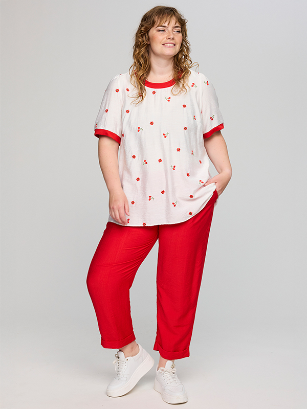 SAVA - Plus Size T-skjorte fra Studio