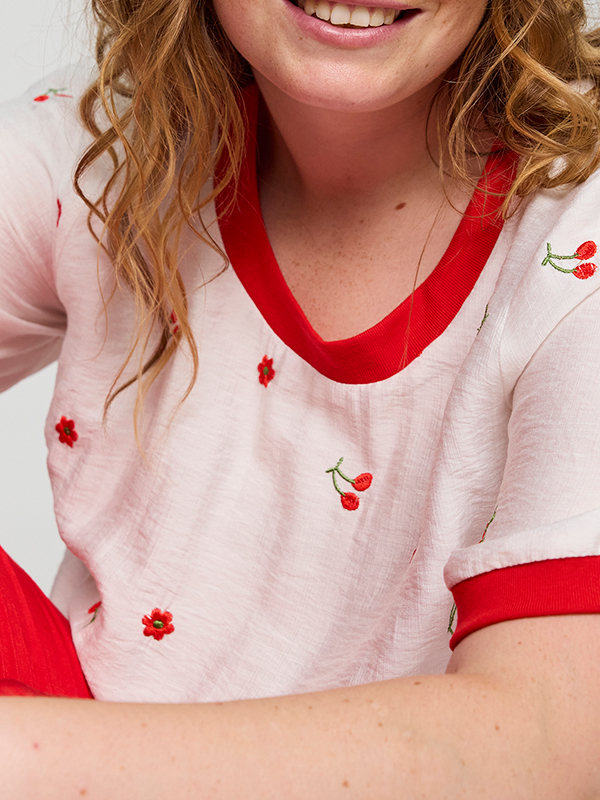 SAVA - Plus Size T-skjorte fra Studio