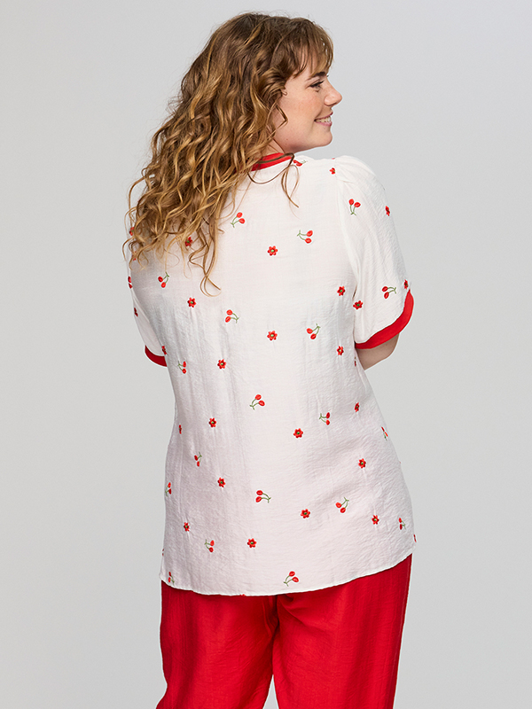 SAVA - Plus Size T-skjorte fra Studio