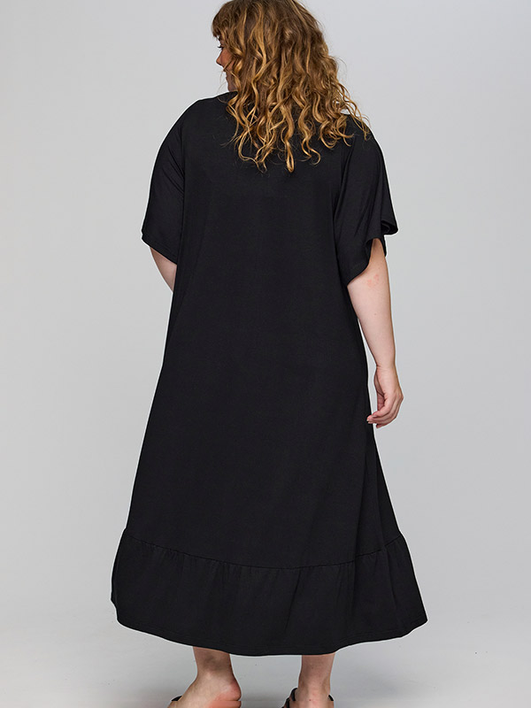 SBONNIE - Plus Size Kjole fra Studio