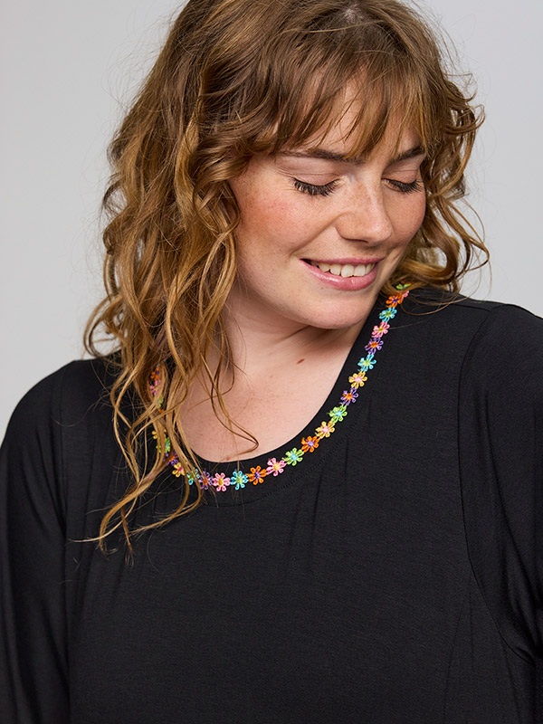 SBONNIE - Plus Size Kjole fra Studio