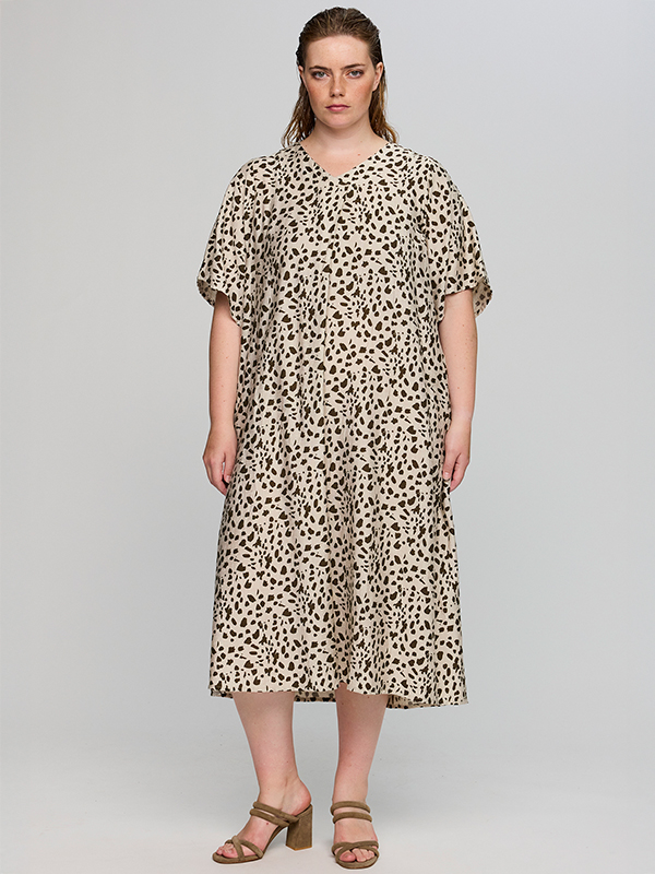 SCARMEN - Plus Size Kjole fra Studio