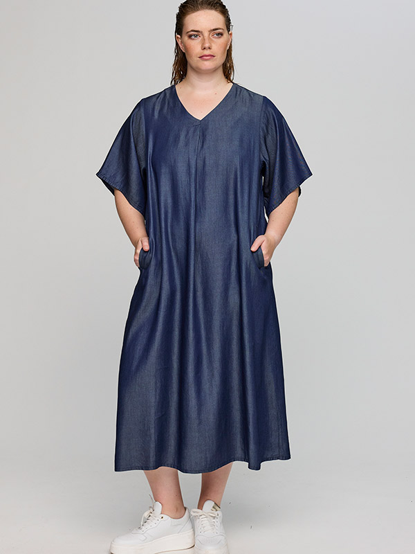 SCARMEN - Plus Size Kjole fra Studio