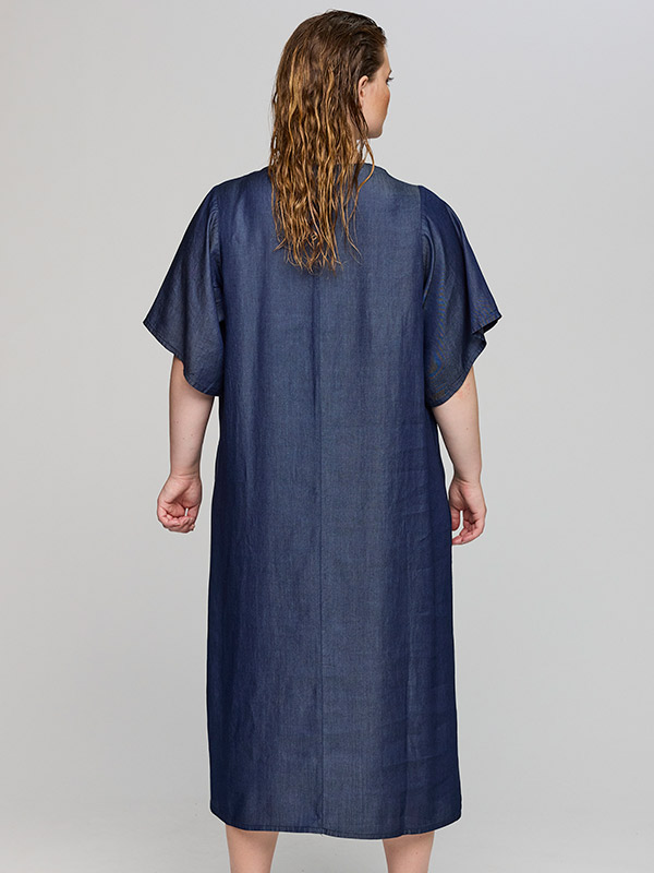 SCARMEN - Plus Size Kjole fra Studio