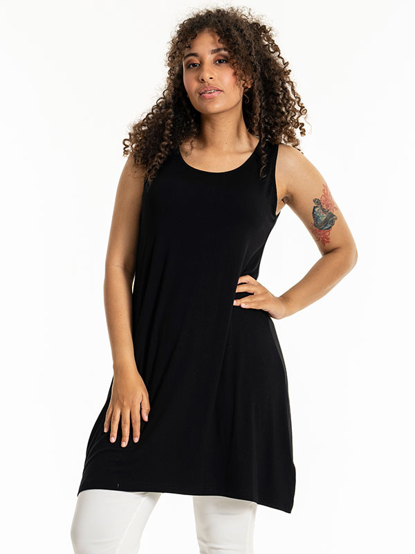 AMSTERDAM - Plus Size Kjole fra Sandgaard