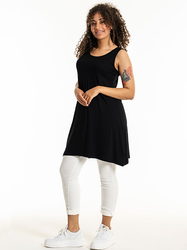 AMSTERDAM - Plus Size Kjole fra Sandgaard