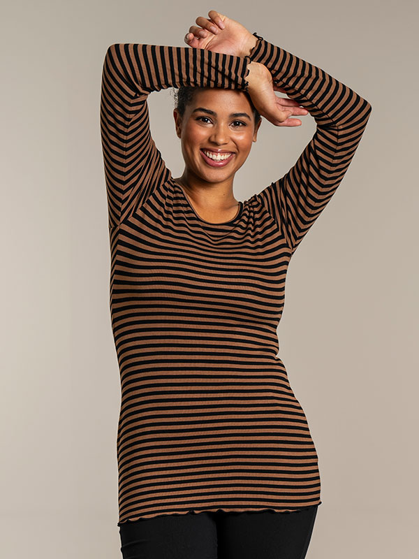 RIB TOP - Plus Size Bluse fra Sandgaard