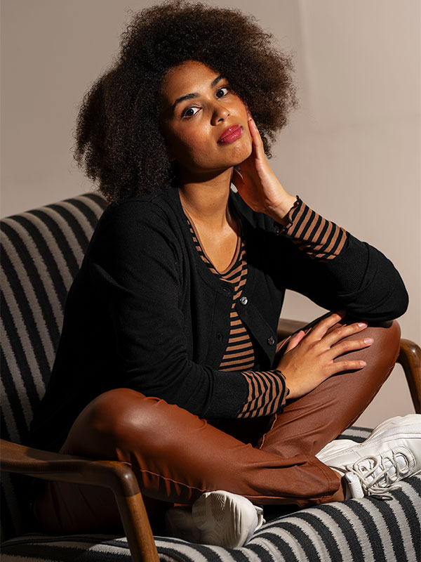 RIB TOP - Plus Size Bluse fra Sandgaard