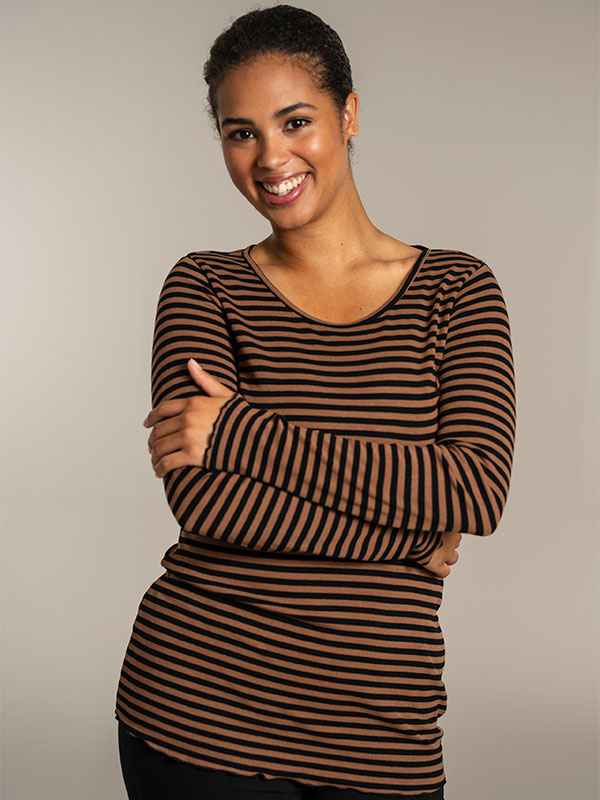 RIB TOP - Plus Size Bluse fra Sandgaard