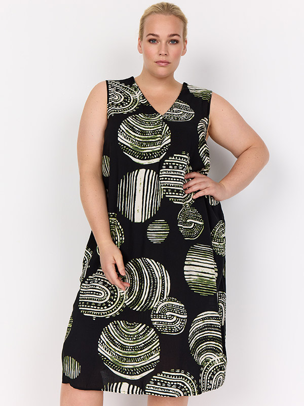 WA-MEDINE - Plus Size Kjole fra Wasabi Concept