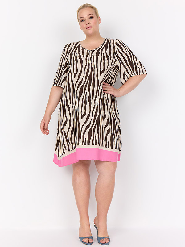 WA-MANDIE - Plus Size Kjole fra Wasabi Concept