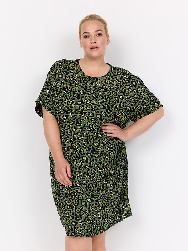 WA-MELINA - Plus Size Kjole fra Wasabi Concept