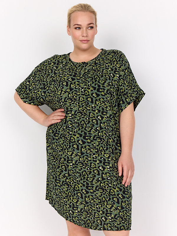 WA-MELINA - Plus Size Kjole fra Wasabi Concept