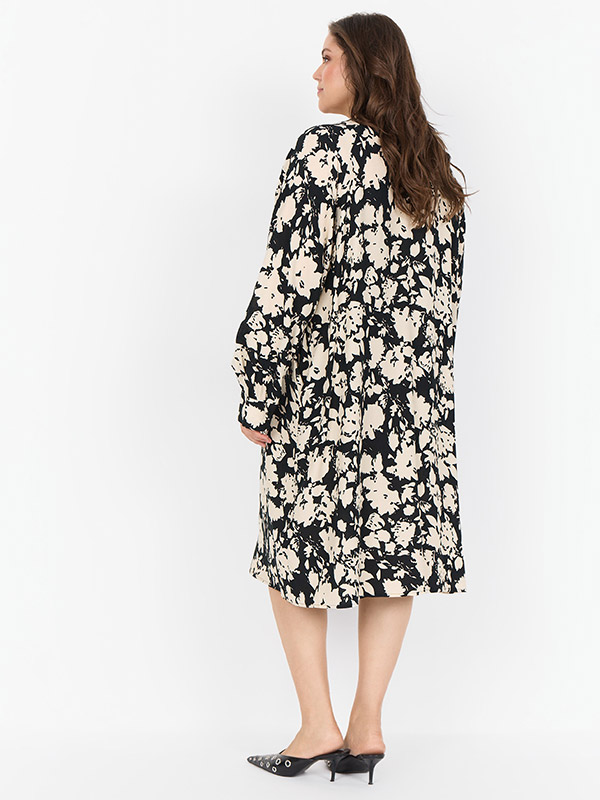 WA-SAPHINA - Plus Size Kjole fra Wasabi Concept