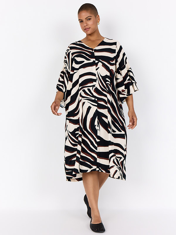 WA-SALMA - Plus Size Kjole fra Wasabi Concept