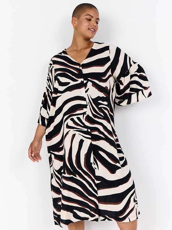 WA-SALMA - Plus Size Kjole fra Wasabi Concept