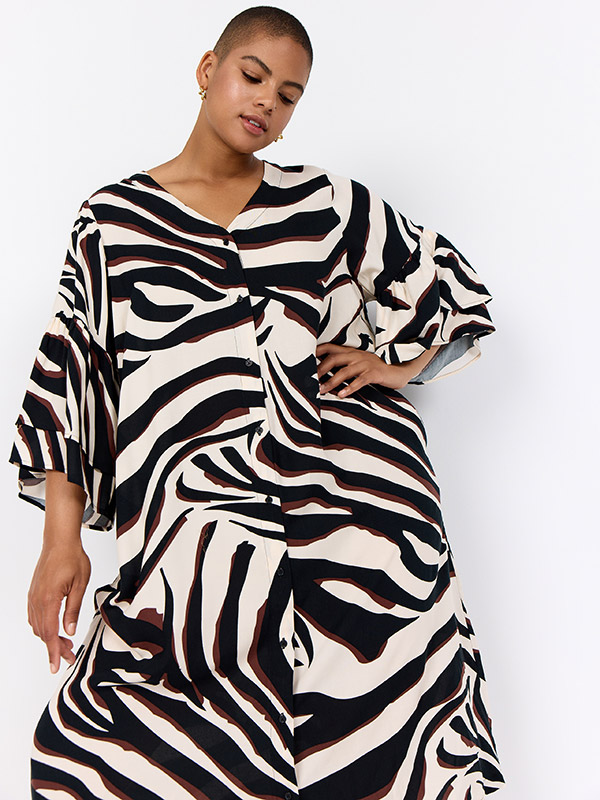 WA-SALMA - Plus Size Kjole fra Wasabi Concept