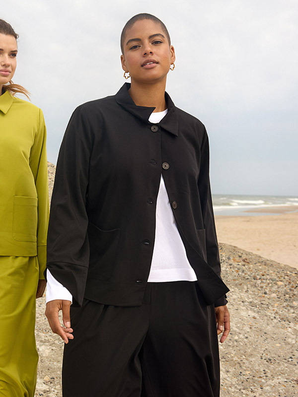 WA-SALLY - Plus Size Jakke fra Wasabi Concept