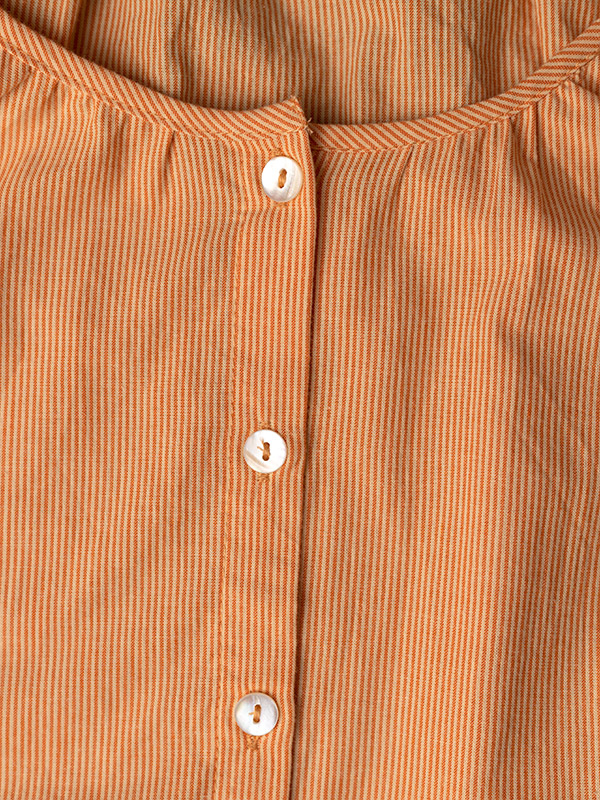 BITTEN - Lys oransje bomullskjole med fine striper fra Adia